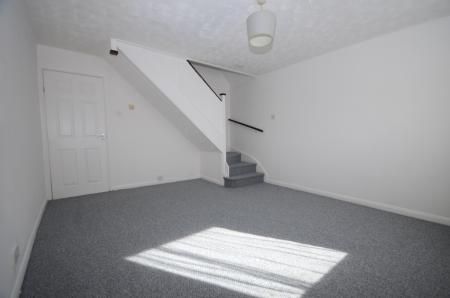 2 bedroom Terraced House To Let - Photo 1