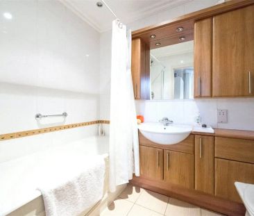 3 bedroom flat in Chelsea - Photo 4