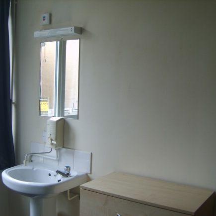 Student Accommodation in Hanley town center, good rates - Photo 2
