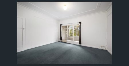 South Yarra Apartment – Light, Bright & Convenient | FLARE REAL ESTATE - Photo 2