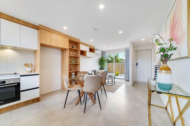 Step Into Luxury: Stunning Townhouse in Mangere East - Photo 1