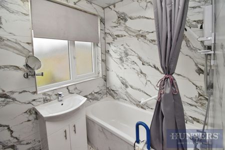 3 bedroom House To Let - Photo 3