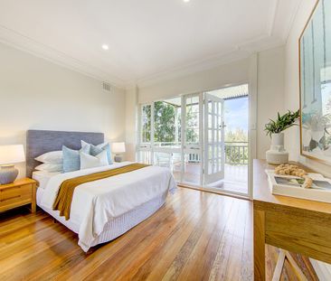 LIGHT, SPACE AND INTIMATE HARBOUR VIEWS - Photo 3