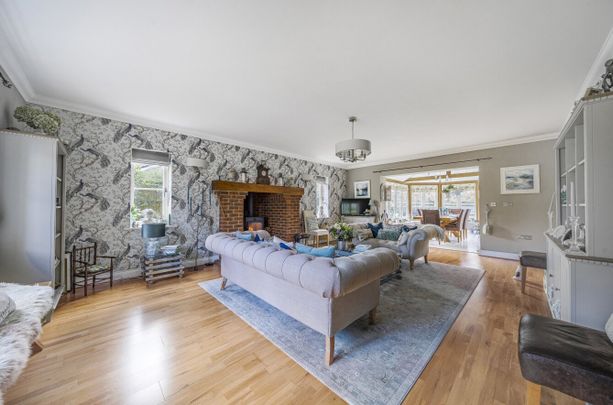 4 bedroom detached house to rent - Photo 1