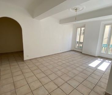 Location Appartement 2 pièces 45m² HYERES 83400 - Photo 1