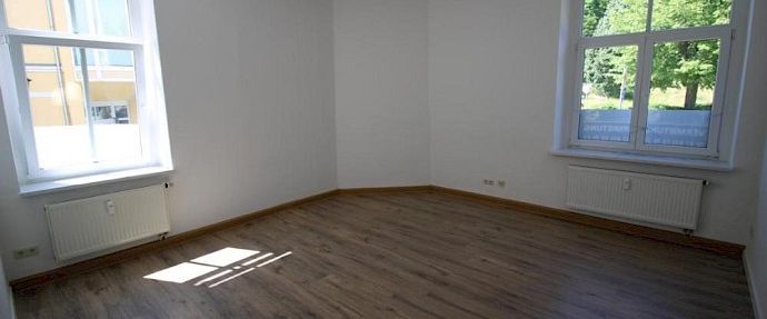 große 2 Zimmer Wohnung mit großes Bad und EBK in Oelsnitz/ Vogtl. - Foto 1