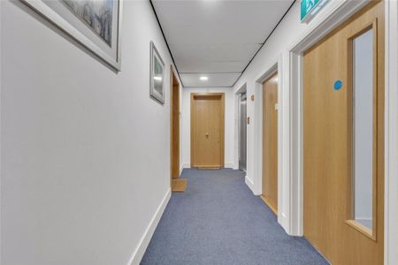 3 bedroom penthouse to rent - Photo 3