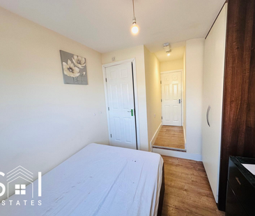 3 bedroom flat to rent - Photo 5