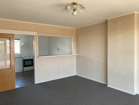 2 bedroom unit close to shops - Photo 5