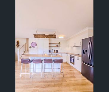 Stylishly Renovated Townhouse in Sought-After Gated Estate - Photo 5