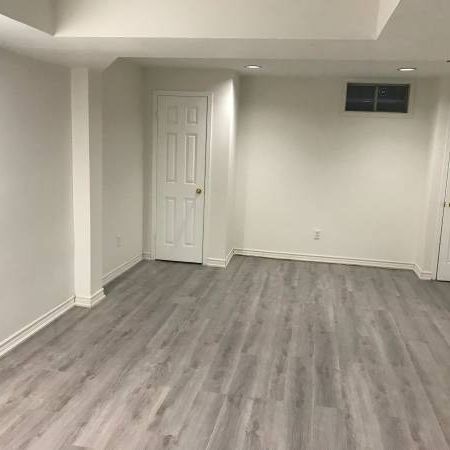 Large 3 Bedroom 1 Bath -- max 3 people - Photo 1