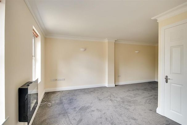 4 bedroom end of terrace house to rent - Photo 1