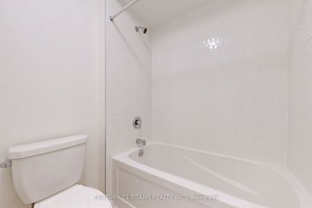 Detached Home For Lease | S7386894 - Photo 4