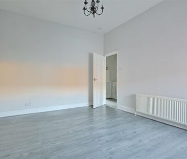 3 bedroom Flat to rent in Ripon Street, Gateshead - Photo 6