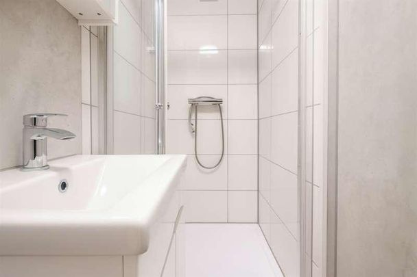 Plumstead High Street, London, SE18 - Photo 1