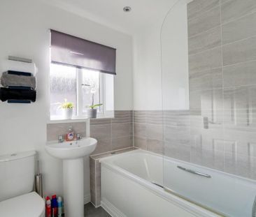 2 bedroom end of terrace house to rent - Photo 5