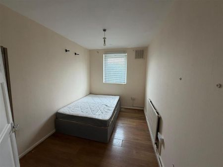 4 bedroom flat to rent - Photo 5