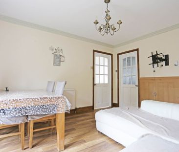 Price £2,200 pcm - Available Now - Part Furnished - Photo 3