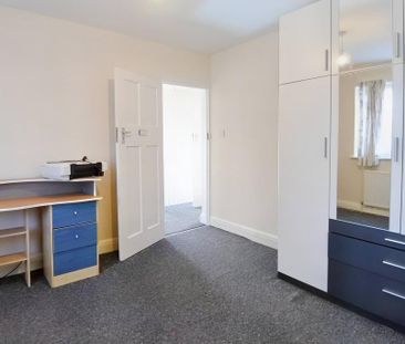 4 bedroom semi-detached house to rent - Photo 6