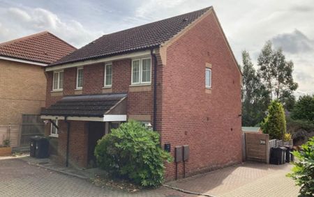 1 Bed Flat, Wensleydale, LU2 - Photo 2