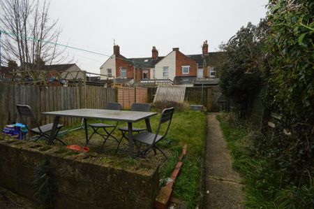 3 bedroom terraced house to rent - Photo 3