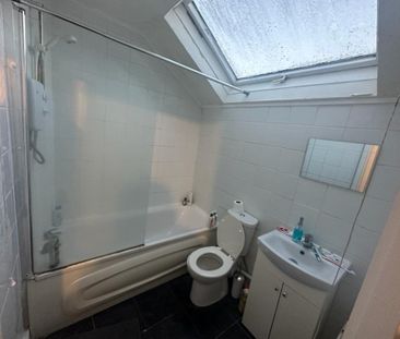 5 bedroom semi-detached house to rent - Photo 2