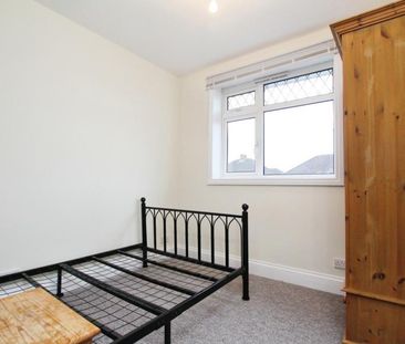 4 bedroom semi-detached house to rent - Photo 4