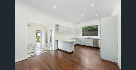 Charming, Character-Filled spacious home - Photo 2