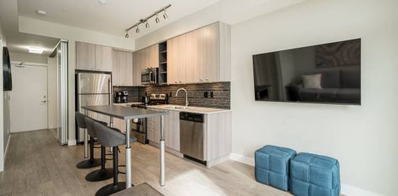 Stunning Penthouse - Photo 2