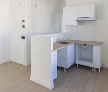 Location Appartement 3 pièces 52m² NICE 06100 - Photo 2