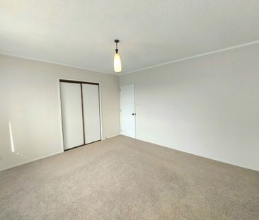 Sunny Ground-Floor Two-Bedroom Unit- Brown Street, Central Tauranga... - Photo 4