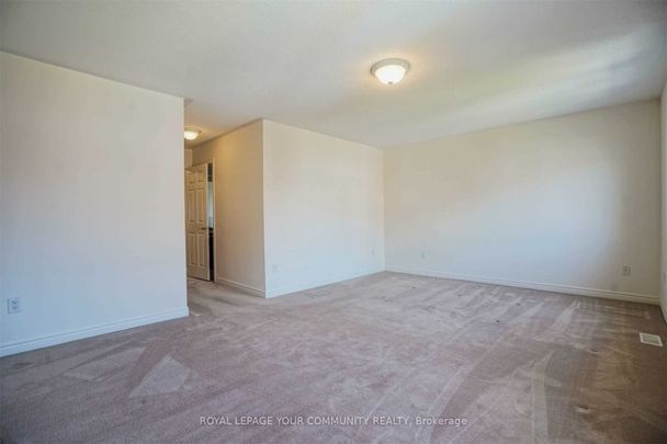 Townhouse For Lease | N8113070 - Photo 1