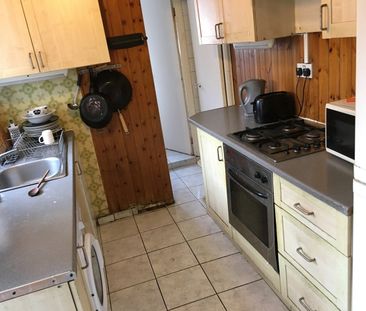 Room in a Shared House, Ramsay Road, E7 - Photo 4