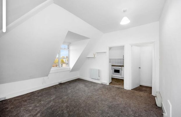 Studio Flat, Tisbury Road, BN3 - Photo 1