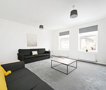 3 bedroom flat to rent - Photo 5