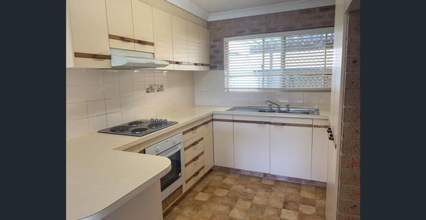 2 STOREY NEAT AND TIDY TOWNHOUSE. - Photo 1