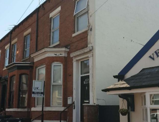 Springfield Street Room 2 - Photo 1