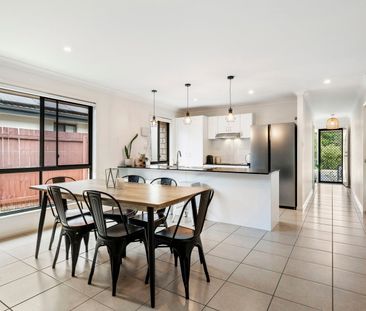 Modern family living, walk to school & shops - Photo 1