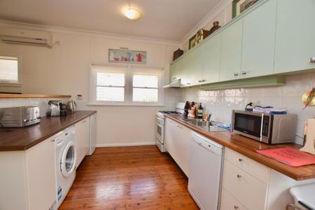 32 Gates Avenue, Katoomba NSW 2780 - House For Rent | Domain - Photo 5