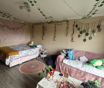 3 bedroom flat to rent - Photo 5