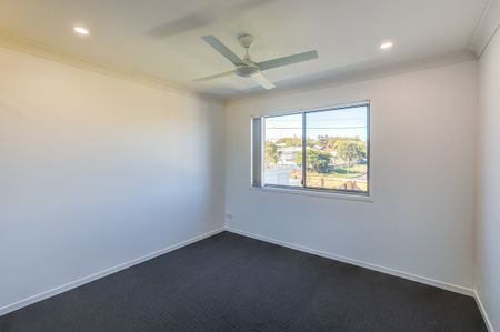 Modern 3 Bedroom Townhouse - Photo 2