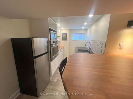 Detached Home For Lease | X8129218 - Photo 3