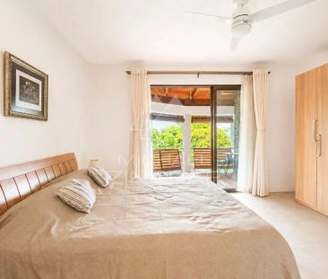 Élégant duplex meublé de 3 chambres en suite avec jardin – Rivière Noire - Photo 5