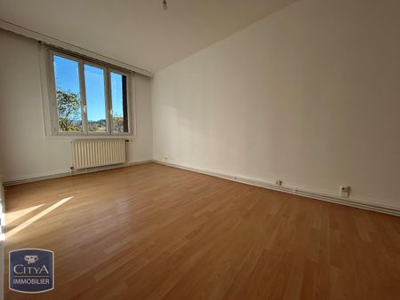 Location Appartement 4 pièces 69m² ST ETIENNE 42000 - Photo 3