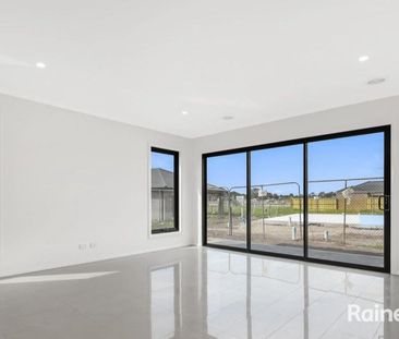 14 Luster Circuit, Cranbourne South, VIC 3977 - Photo 4