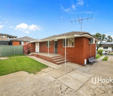 Renovated Three Bedroom Modern Home - Photo 1