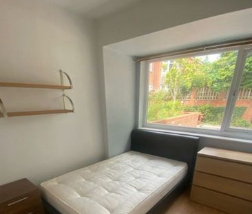 Browmere Drive, West Didsbury, Manchester, M20 - Photo 1