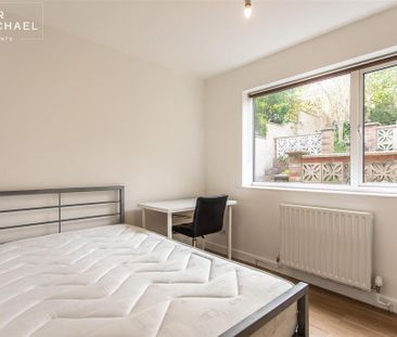 5 bedroom semi-detached house to rent - Photo 2