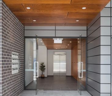 Ultra Modern Apartment With Parking - Photo 5