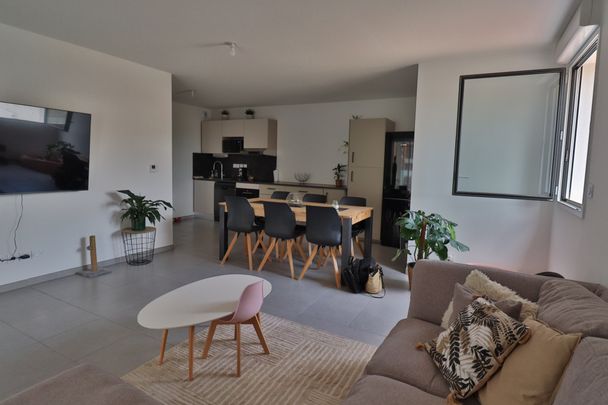 Location Appartement 3 pièces 69m² NIMES 30000 - Photo 1